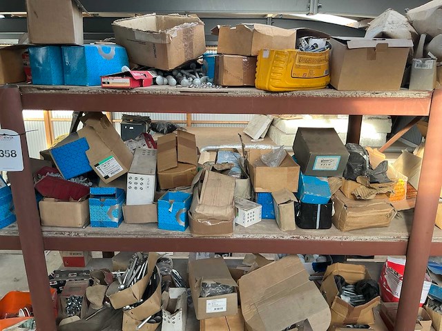 Partij diverse bouten, moeren en schroeven - afbeelding 13 van  19