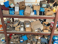 Partij diverse bouten, moeren en schroeven - afbeelding 14 van  19