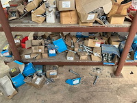 Partij diverse bouten, moeren en schroeven - afbeelding 15 van  19