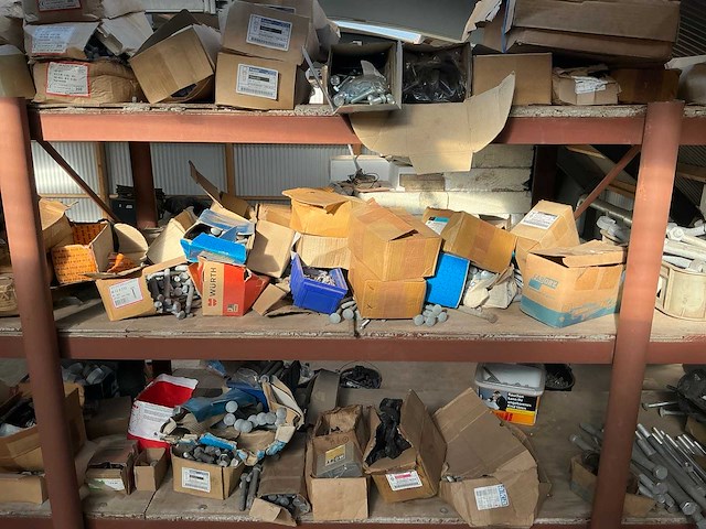 Partij diverse bouten, moeren en schroeven - afbeelding 17 van  19