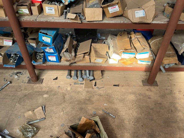 Partij diverse bouten, moeren en schroeven - afbeelding 19 van  19