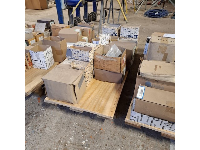 Partij diverse bouten, o.a. wurth, gfo en friulsider - afbeelding 3 van  37