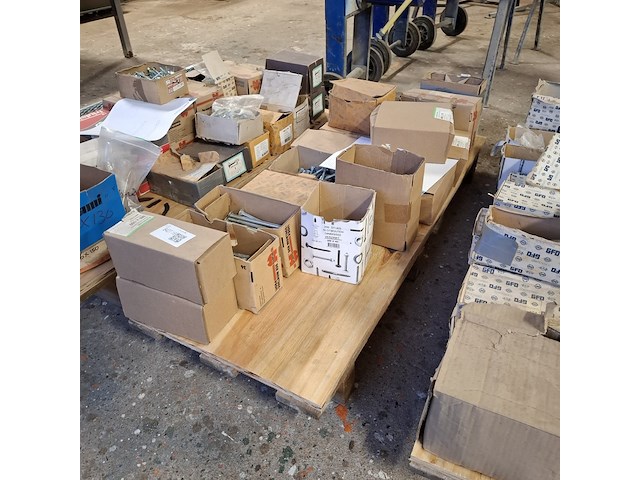 Partij diverse bouten, o.a. wurth, gfo en friulsider - afbeelding 13 van  37