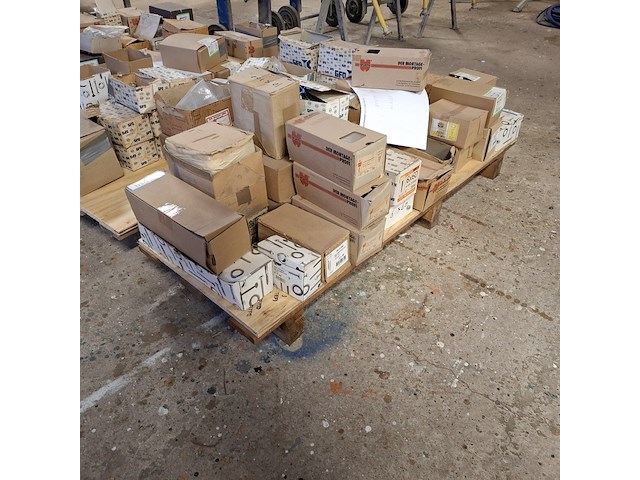 Partij diverse bouten, o.a. wurth, gfo en friulsider - afbeelding 12 van  37