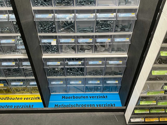 Partij diverse bouten/haken/ogen/duimen/schroeven/moeren/etc - afbeelding 13 van  23