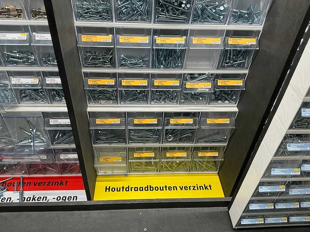 Partij diverse bouten/haken/ogen/duimen/schroeven/moeren/etc - afbeelding 19 van  23