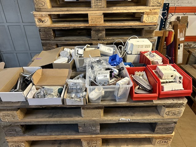Partij diverse bouwartikelen w.o. eaton - afbeelding 1 van  13