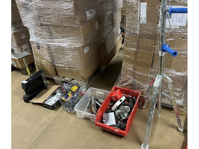 Partij diverse bouwartikelen - afbeelding 1 van  12