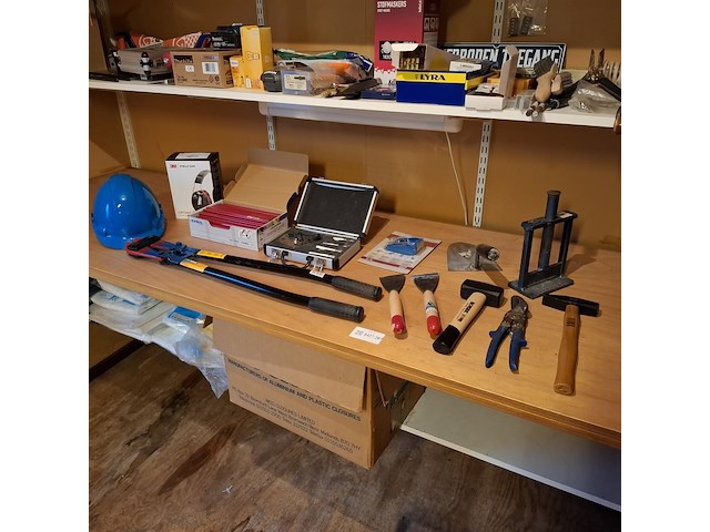 Partij diverse bouwbenodigdheden o.a. ironside - afbeelding 1 van  14