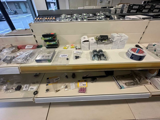 Partij diverse bouwmaterialen - afbeelding 1 van  8