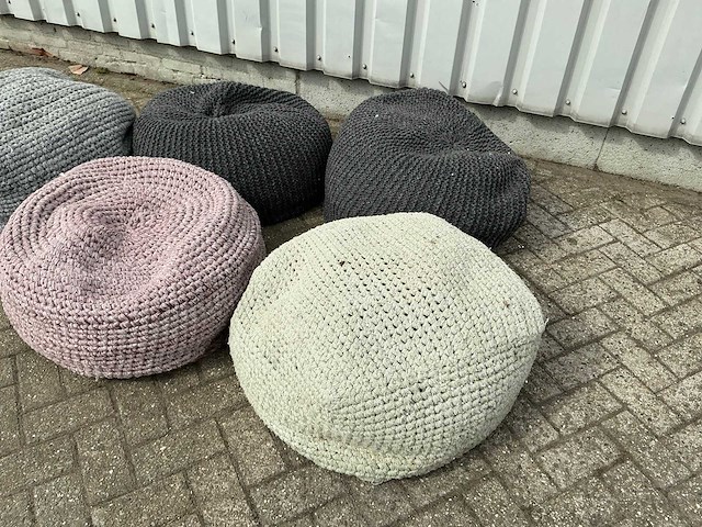 Partij diverse buitenpoefen - afbeelding 2 van  2