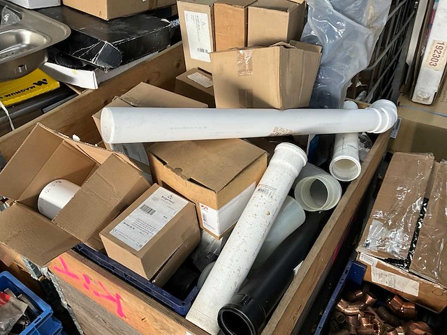 Partij diverse buizen en koppelingen - afbeelding 2 van  5