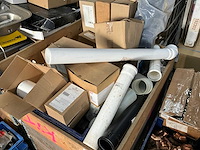 Partij diverse buizen en koppelingen - afbeelding 2 van  5