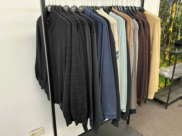 Partij diverse calvinklein/armaniexchange/purepath/lyle&scott/scotch&soda heren truien/vesten (27x) - afbeelding 1 van  27