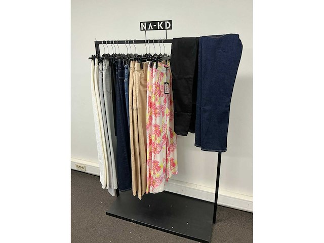 Partij diverse calvinkleinjeans/hugoboss/tiffosi/armaniexchange dames broeken (15x) - afbeelding 11 van  18