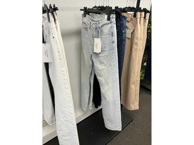 Partij diverse calvinkleinjeans/hugoboss/tiffosi/armaniexchange dames broeken (15x) - afbeelding 13 van  18