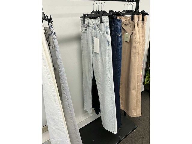 Partij diverse calvinkleinjeans/hugoboss/tiffosi/armaniexchange dames broeken (15x) - afbeelding 14 van  18