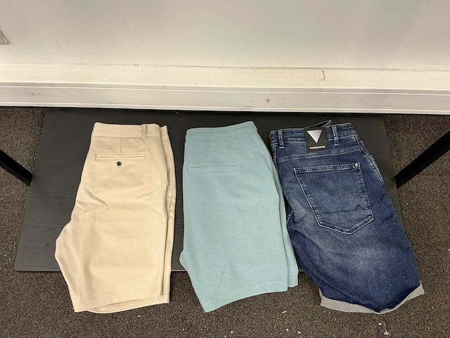 Partij diverse calvinklein/purepath/tommyjeans/lyle&scott heren korte broeken/swimshorts (23x) - afbeelding 12 van  26