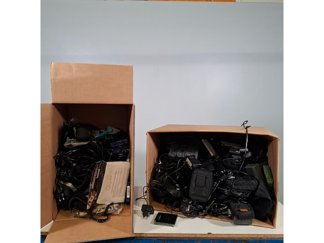 Partij diverse camera toebehoren, o.a. nikon - afbeelding 1 van  12