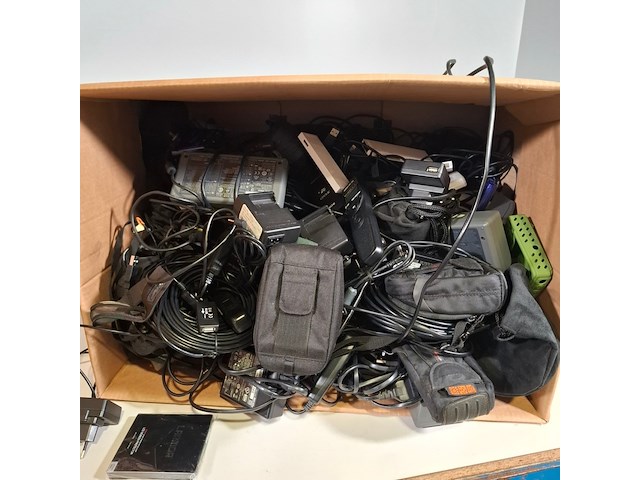 Partij diverse camera toebehoren, o.a. nikon - afbeelding 7 van  12