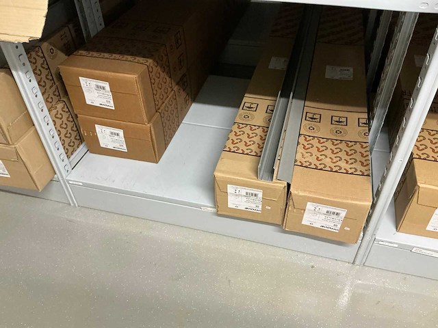 Partij diverse canalplast bedradingskokers/deksels/pvc platen (260x) - afbeelding 3 van  85