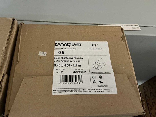 Partij diverse canalplast bedradingskokers/deksels/pvc platen (260x) - afbeelding 4 van  85