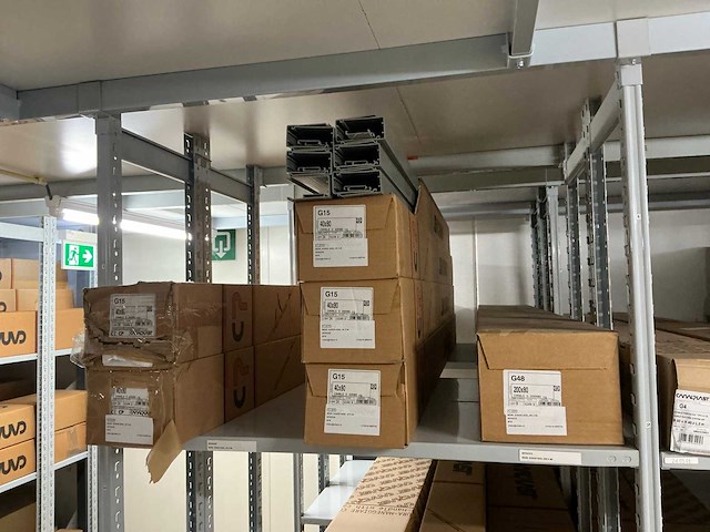 Partij diverse canalplast bedradingskokers/deksels/pvc platen (260x) - afbeelding 6 van  85