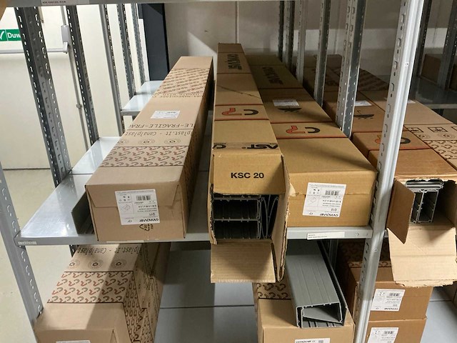 Partij diverse canalplast bedradingskokers/deksels/pvc platen (260x) - afbeelding 10 van  85