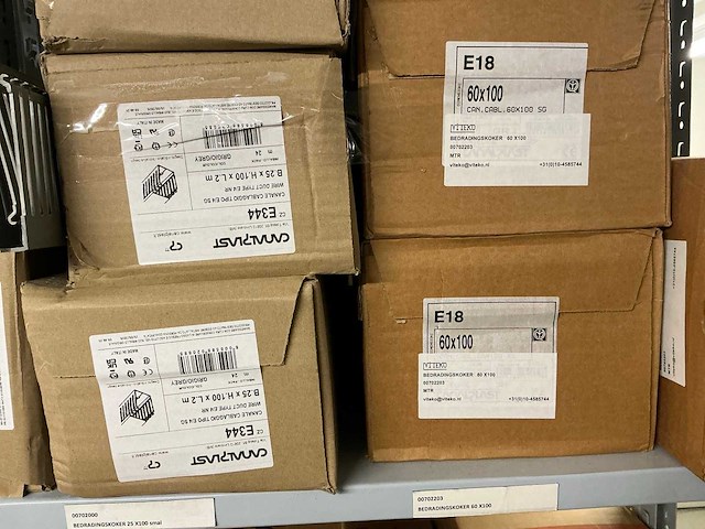 Partij diverse canalplast bedradingskokers/deksels/pvc platen (260x) - afbeelding 19 van  85