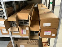 Partij diverse canalplast bedradingskokers/deksels/pvc platen (260x) - afbeelding 21 van  85