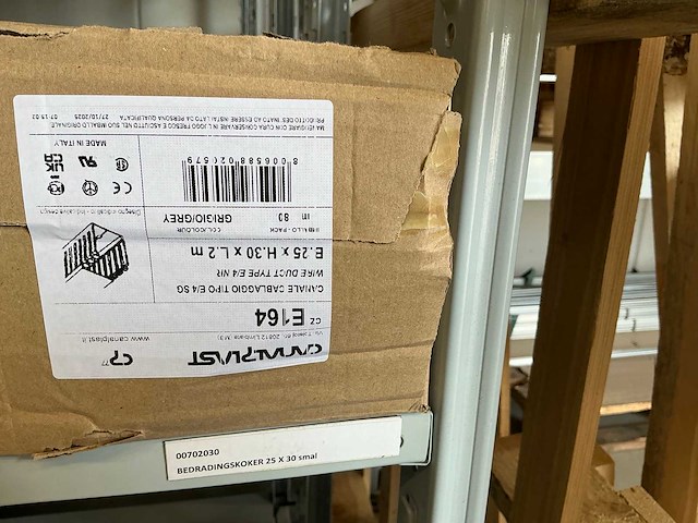 Partij diverse canalplast bedradingskokers/deksels/pvc platen (260x) - afbeelding 12 van  85