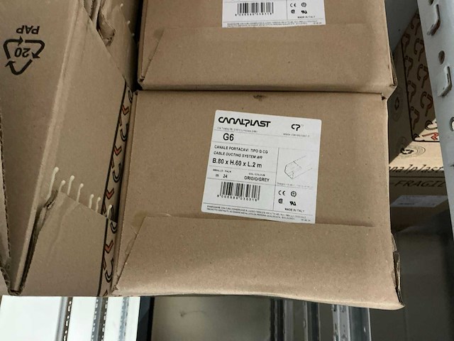 Partij diverse canalplast bedradingskokers/deksels/pvc platen (260x) - afbeelding 28 van  85