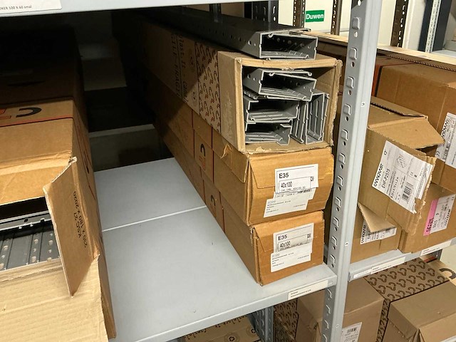 Partij diverse canalplast bedradingskokers/deksels/pvc platen (260x) - afbeelding 34 van  85