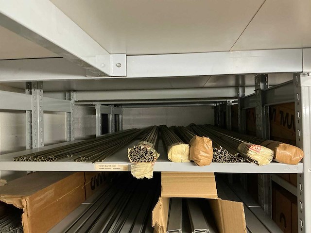 Partij diverse canalplast bedradingskokers/deksels/pvc platen (260x) - afbeelding 41 van  85