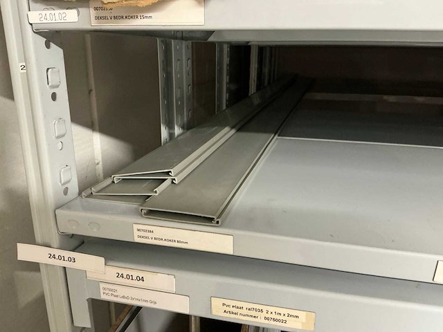 Partij diverse canalplast bedradingskokers/deksels/pvc platen (260x) - afbeelding 46 van  85