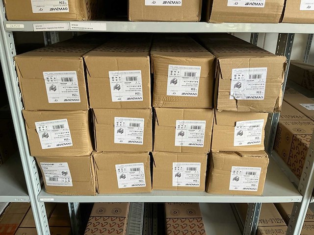 Partij diverse canalplast bedradingskokers/deksels/pvc platen (260x) - afbeelding 53 van  85