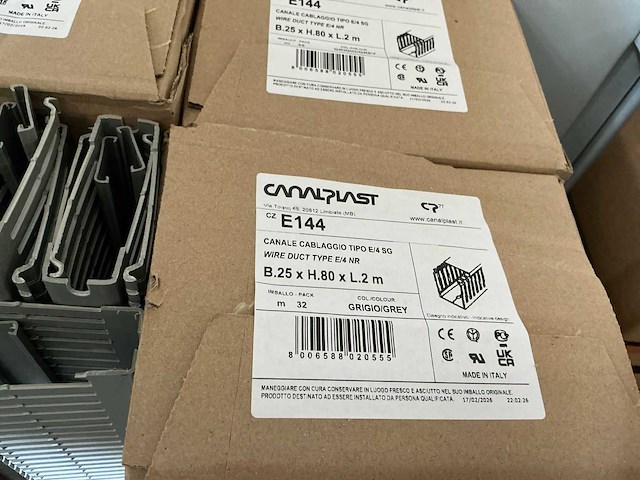 Partij diverse canalplast bedradingskokers/deksels/pvc platen (260x) - afbeelding 56 van  85