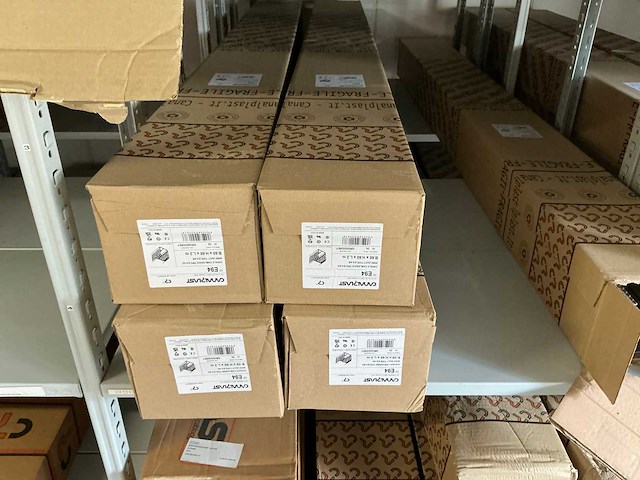 Partij diverse canalplast bedradingskokers/deksels/pvc platen (260x) - afbeelding 64 van  85