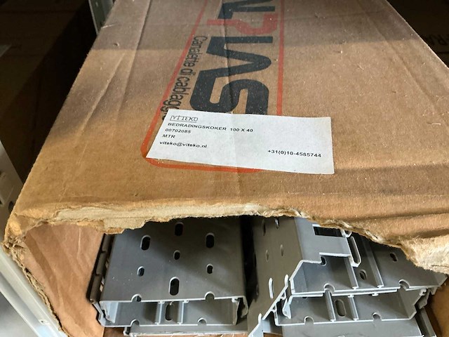 Partij diverse canalplast bedradingskokers/deksels/pvc platen (260x) - afbeelding 66 van  85