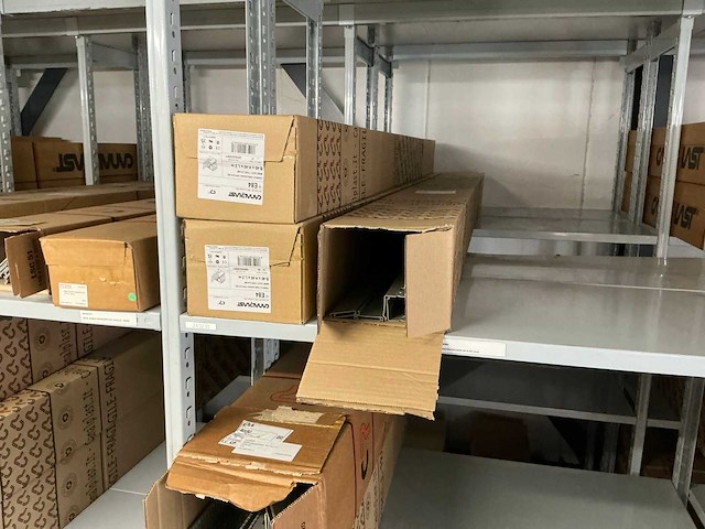 Partij diverse canalplast bedradingskokers/deksels/pvc platen (260x) - afbeelding 68 van  85