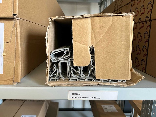 Partij diverse canalplast bedradingskokers/deksels/pvc platen (260x) - afbeelding 67 van  85