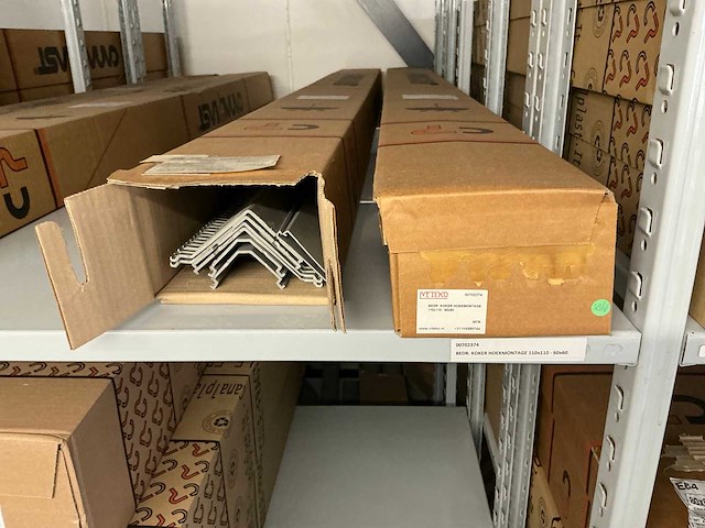 Partij diverse canalplast bedradingskokers/deksels/pvc platen (260x) - afbeelding 74 van  85