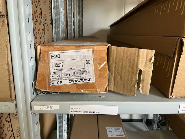 Partij diverse canalplast bedradingskokers/deksels/pvc platen (260x) - afbeelding 77 van  85