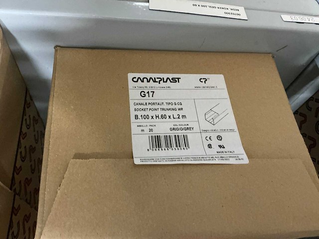 Partij diverse canalplast bedradingskokers/deksels/pvc platen (260x) - afbeelding 81 van  85