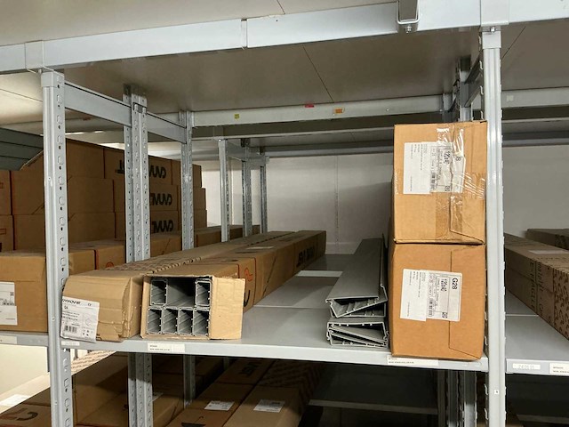 Partij diverse canalplast bedradingskokers/deksels/pvc platen (260x) - afbeelding 82 van  85