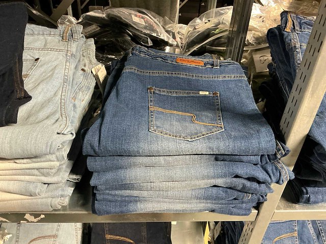 Partij diverse cars jeans heren (101x) - afbeelding 1 van  9