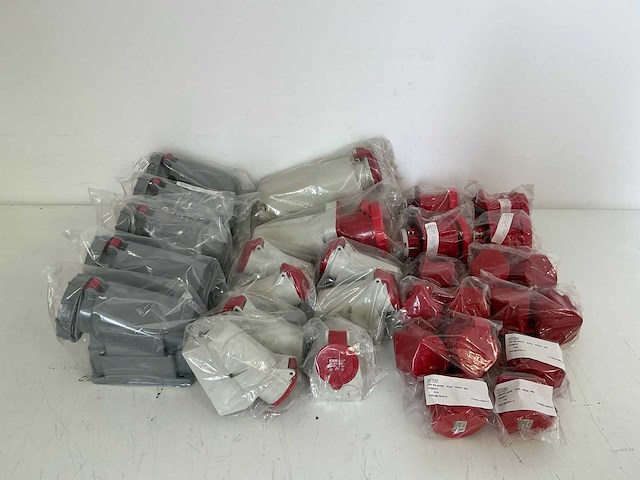 Partij diverse cee wand contact dozen (30x) - afbeelding 1 van  14