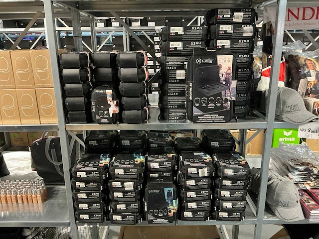 Partij diverse celly selfie/adventure/urban kits (126x) - afbeelding 1 van  4