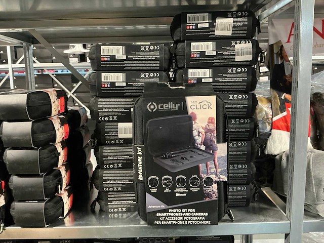 Partij diverse celly selfie/adventure/urban kits (126x) - afbeelding 3 van  4