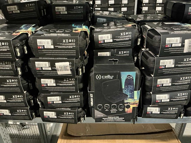 Partij diverse celly selfie/adventure/urban kits (126x) - afbeelding 4 van  4